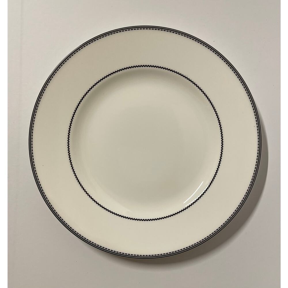 New Vera Wang Blanc Et Noir 8" salad plate. kk372